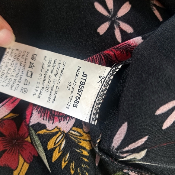 Black floral print EXTRA LARGE capped sleeve SHEIN - Picture 2 of 8